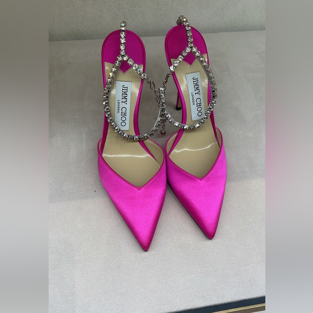 Saeda 100

Fuchsia Satin Pumps with Crystal Embellishment 39 - Picture 4 of 4